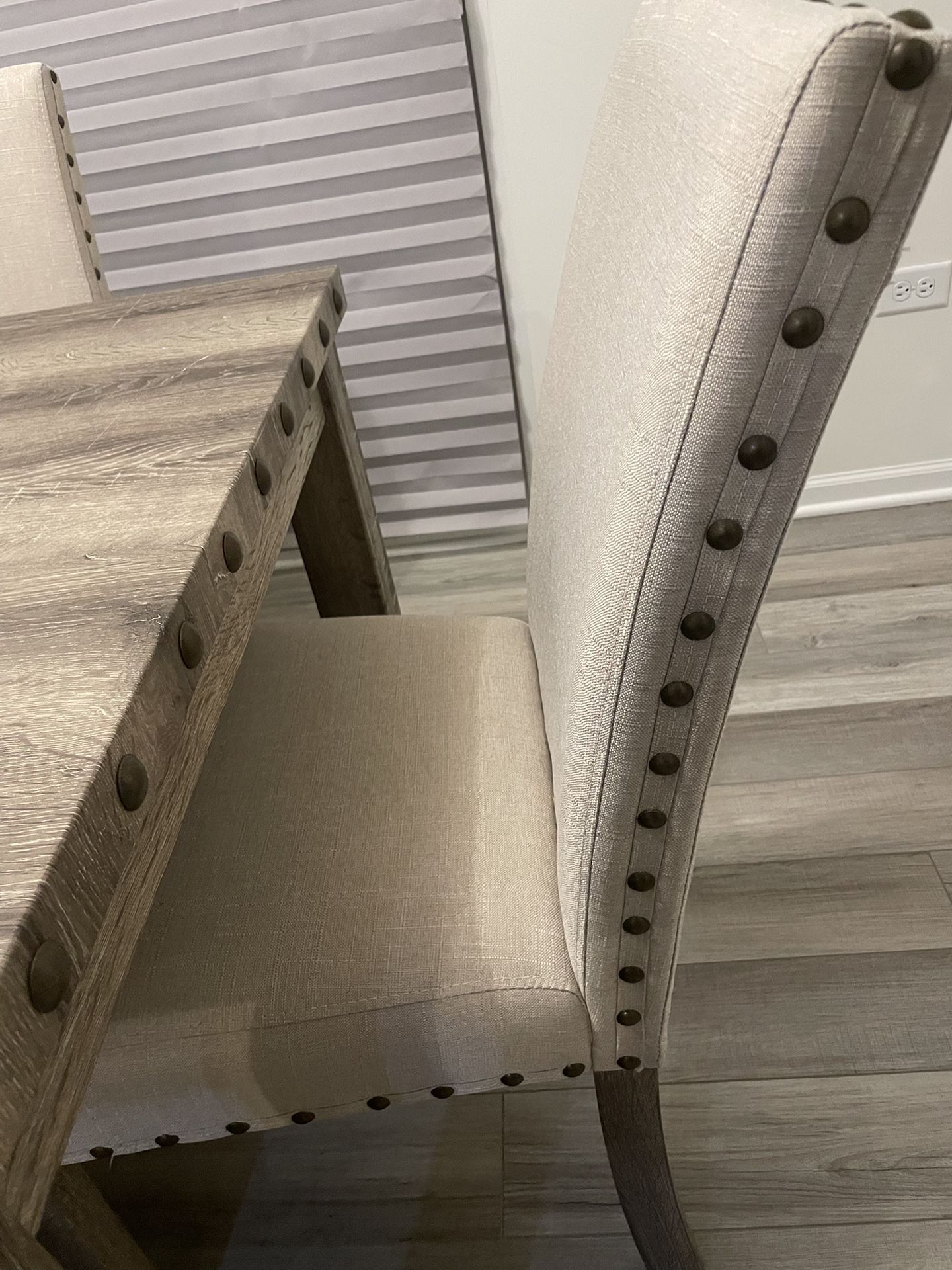 Dinning Room Table 7 Pieces 