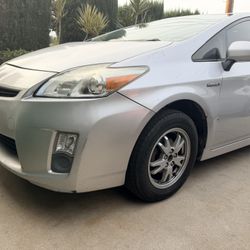 2010 Toyota Prius Pending