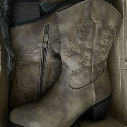 Women’s Cowgirl Boots Great Condition 