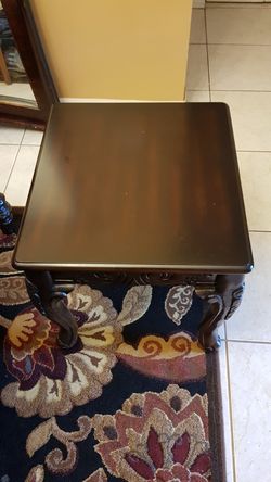 Pair of side tables/ par de mesas pequeñas