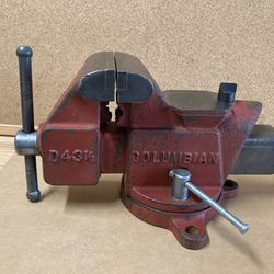 UNIQUE Medium-Sized COLUMBIAN 3-1/2” Swivel Vise w/Pipe Jaws (USA)