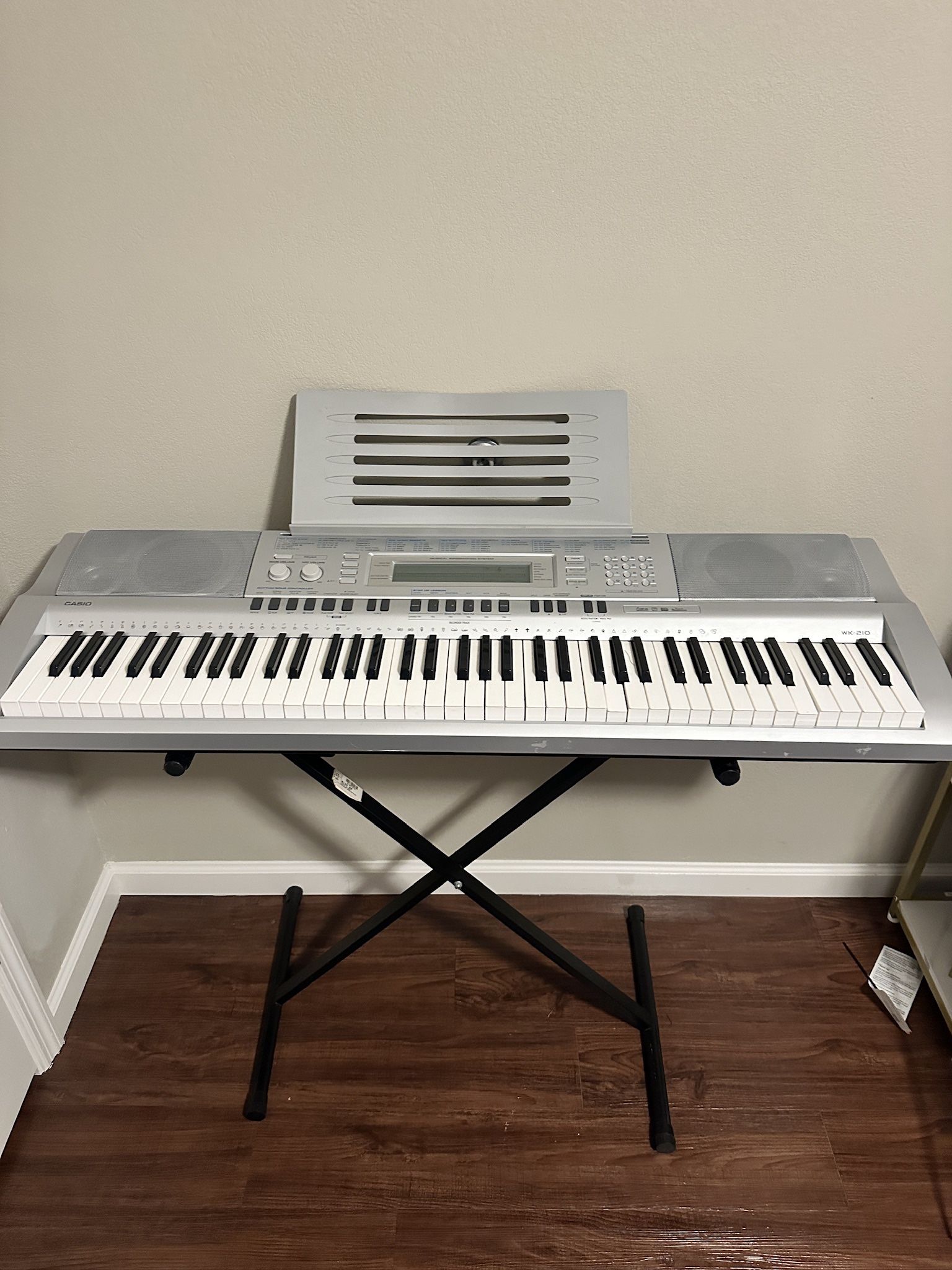 Casio Wk-210 Electric Piano
