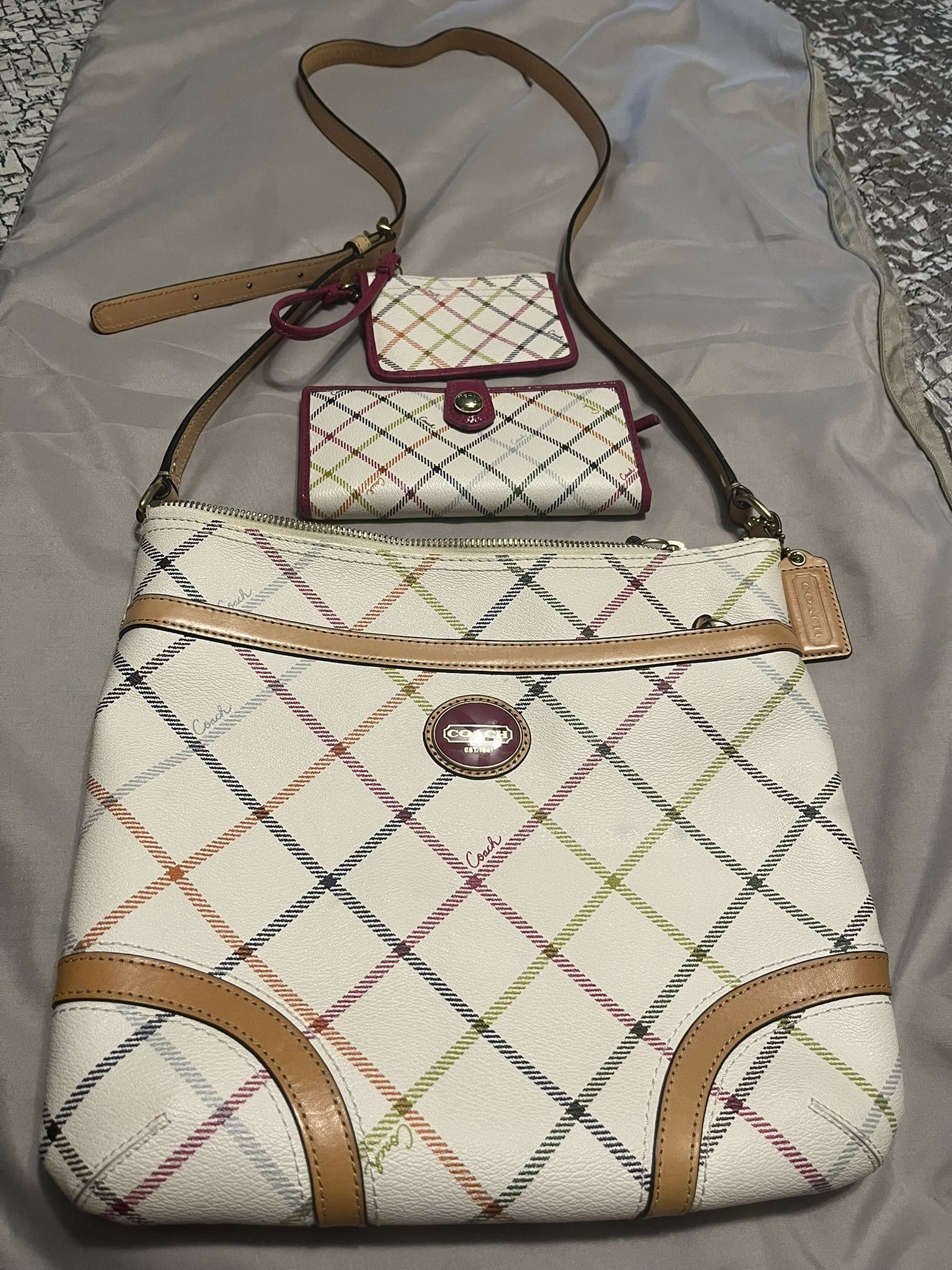 Coach Crossbody With Small Wallet And Keychain