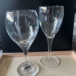 Set Of 2 Clear Libbey 8/10oz (2.75”DX7.5 & 7.75”H) Stemmed Teardrop Wine Glasses