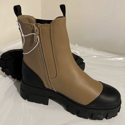 Boot. For Women 🥾 Size 6.5 