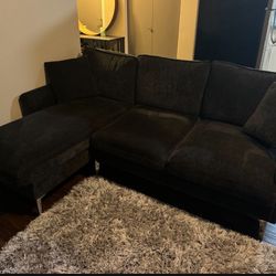 Black Modern Sectional (Free Delivery)