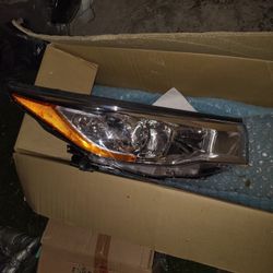 Toyota Highlander Passenger Headlight 2014-2016