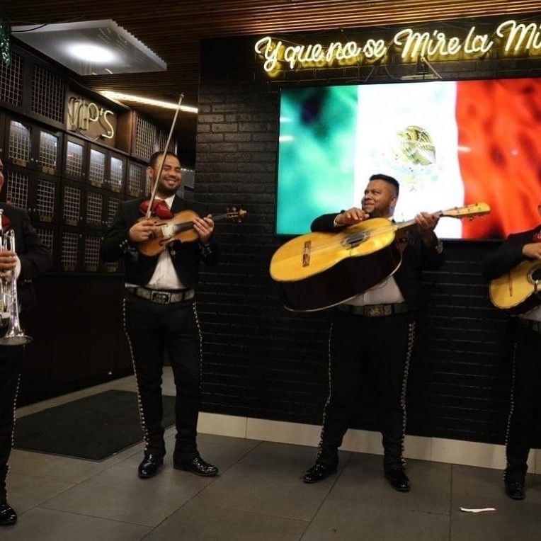 Trompeta Y Mariachi