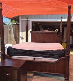 King size bed
