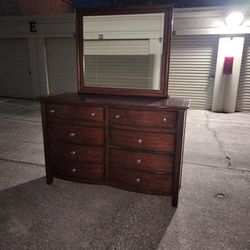 8 Drawer Dresser