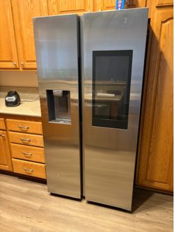 LG refrigerator with screen