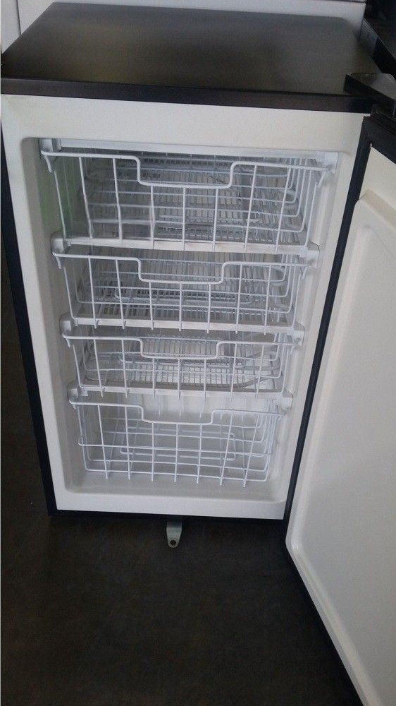 SPT Up Right FREEZER