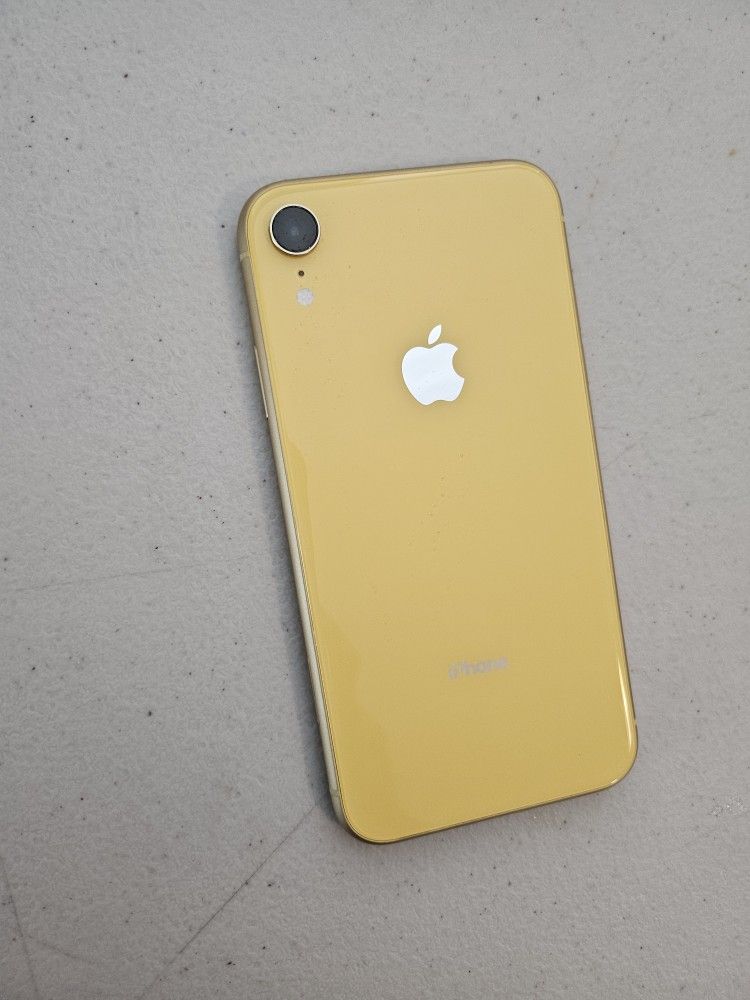 Apple IPhone XR 64 GB UNLOCKED Work Very Well Perfect Condition  Battery 99%