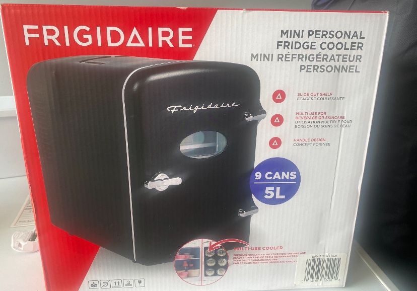 Frigidaire Mini Personal Fridge Cooler
