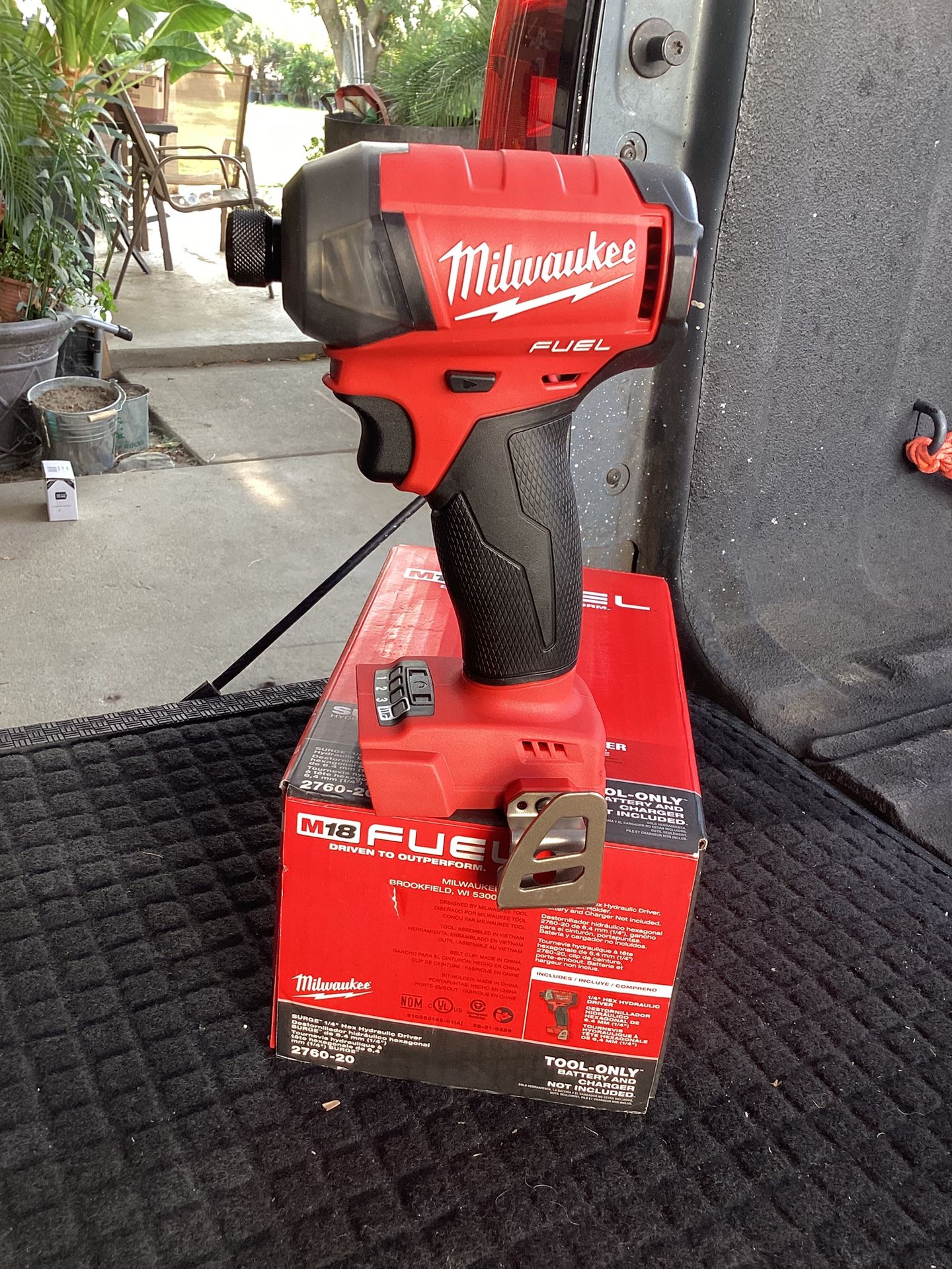 MILWAUKEE M18 FUEL SURGE 18V LITHIUM-ION BRUSHLESS CORDLESS 1/4-IN HEX IMPACT DRIVER ( TOOL ONLY )
