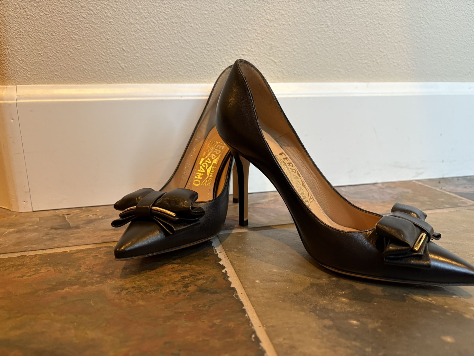 Like New Ferragamo Large Bow Heels In Black, Size 5.5