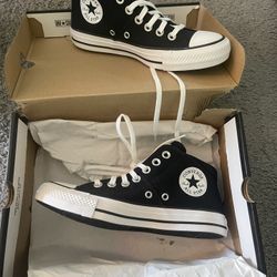 Women’s Converse Size 6