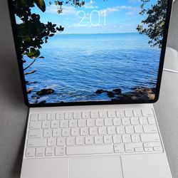 iPad Pro 12.9” (M2) 128GB Wi-Fi + Magic Keyboard Bundle