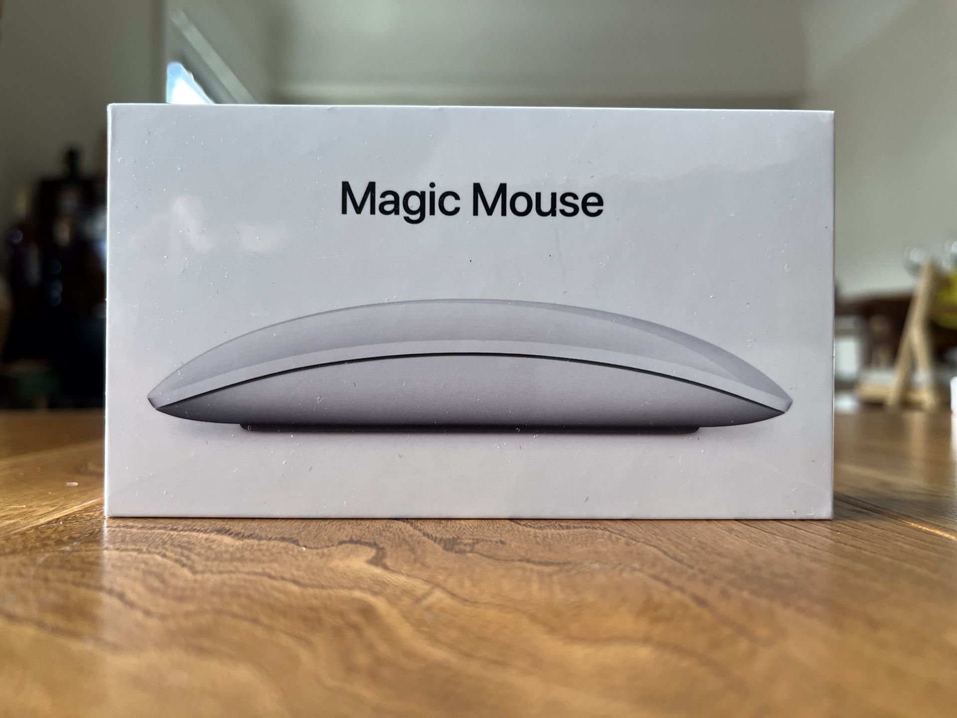 Apple Magic Mouse: Wireless, Bluetooth, Rechargeable. Multi-Touch Surface. Works with Mac or iPad - White