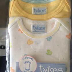 New Set If 3 Carters Onsies. Newborn 