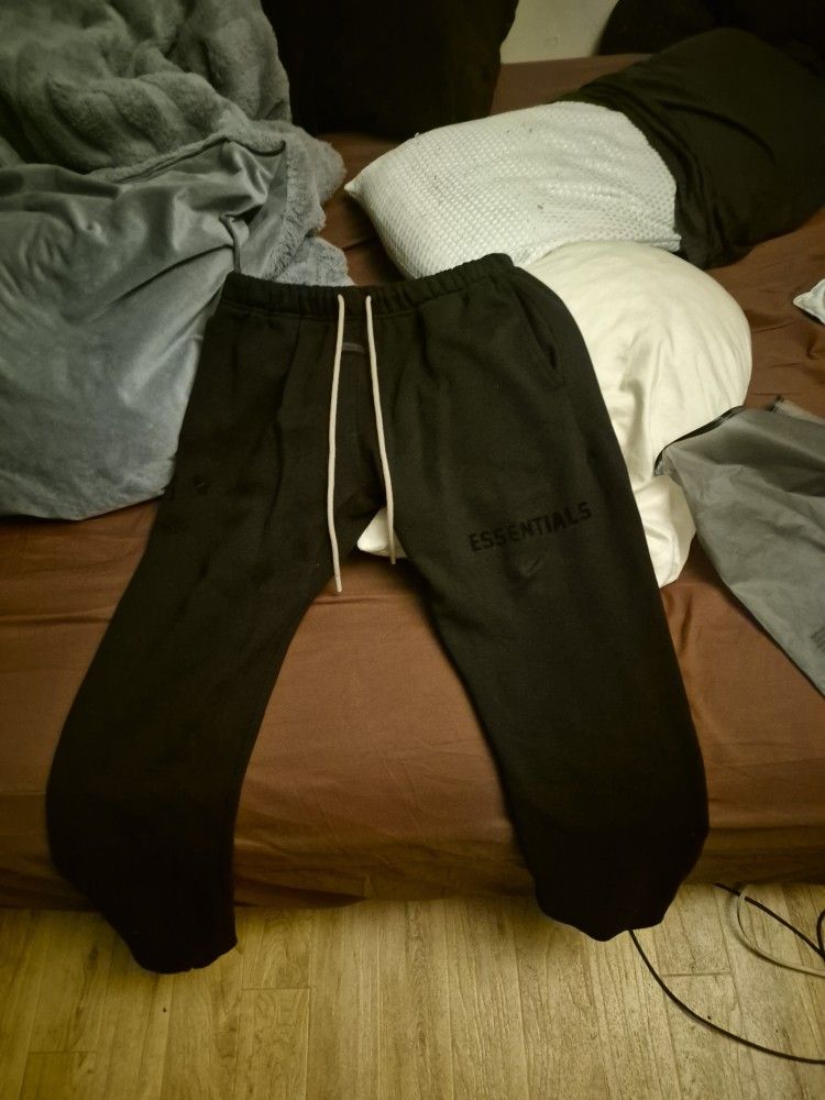 Essentials Sweats Cuffed