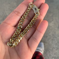 gold bracelet 