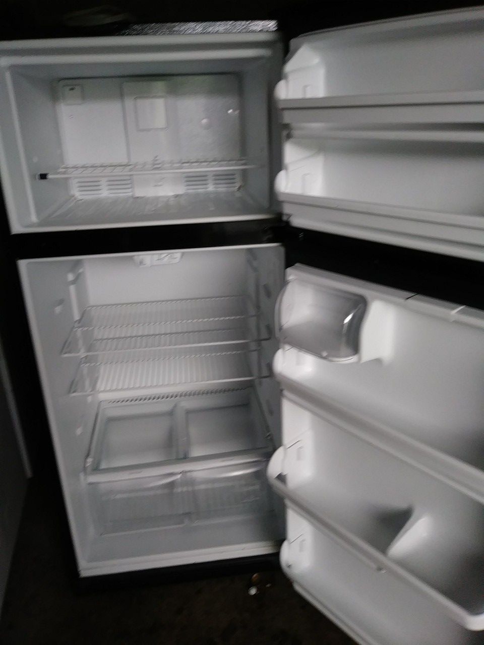 Deluxe refrigerator