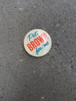 POLITICAL CAMPAIGN PIN Pat Brown