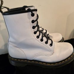 Dr. Martens Boots, Women Sz 7