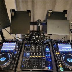 Pioneer Cdj 3000's with Djm A9 mixer 4 flight cases and dual cdj stand