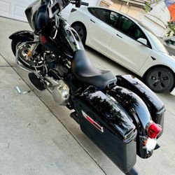2022 Harley Davidson Electra Glide Standard