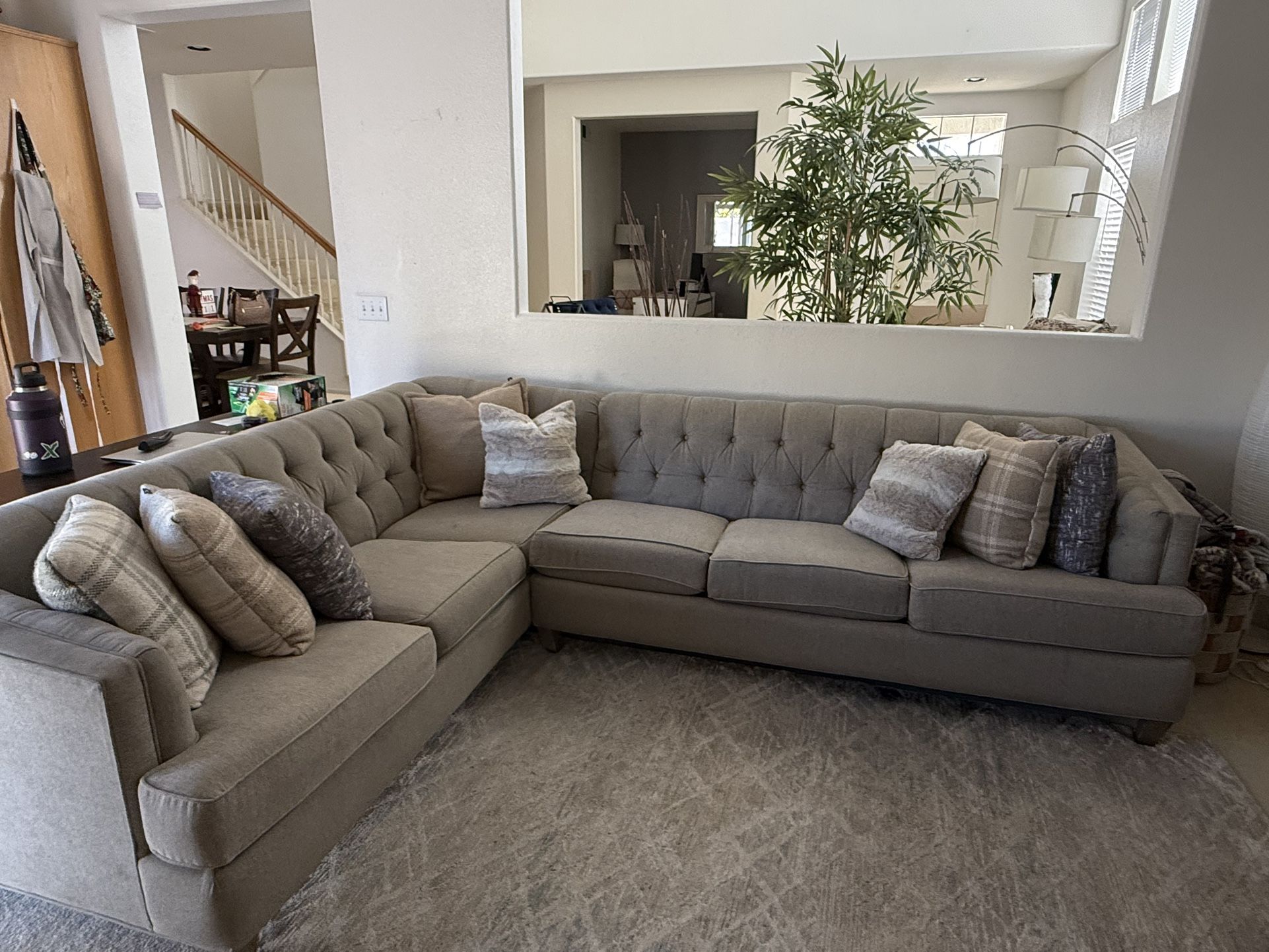 Sectional Couch ( Pillows Included)