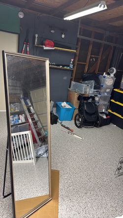 Standing mirror