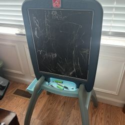 Step 2 Chalkboard/whiteboard Easel
