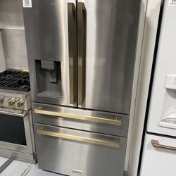 Stainless Steel 36” 21.6 Cu. Ft. Freestanding French Door Refrigerator 