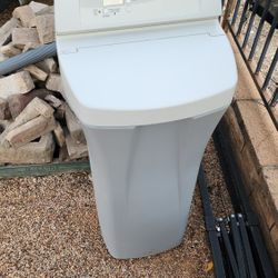 Whirlpool  WHES30 Water Softner