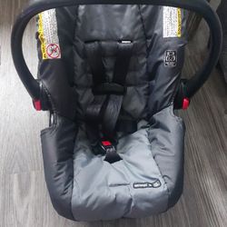 Grey GRACO car Seat. Base And Compactable Stroller