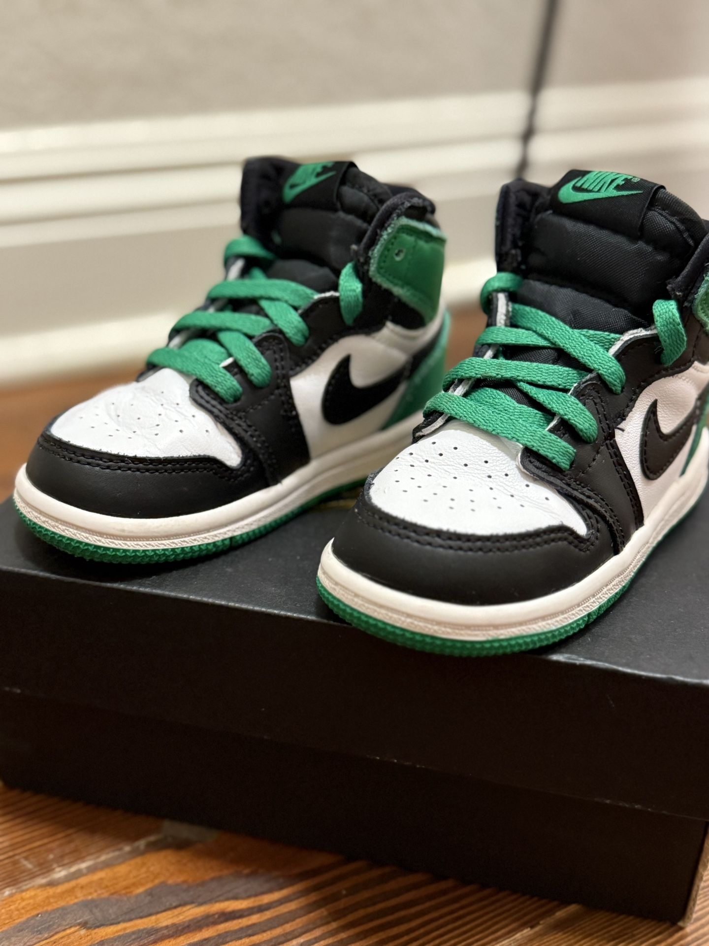 Shoes- Jordan 1 Retro High OG