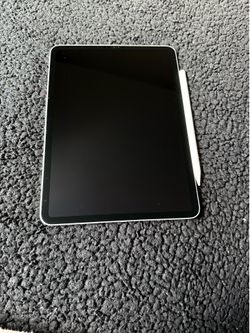 Ipad pro 11inch (4th gen) 256 gb with Apple Pencil 1st gen