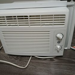 Air Conditioner Window Unit GE General Electric Small Room AC Lightly Used Fully Functional $100 OBO