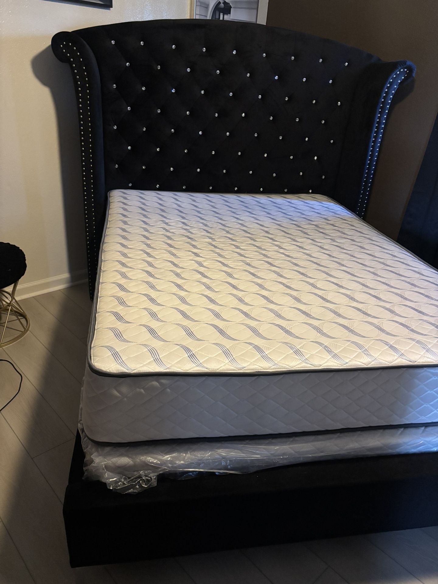 Queen Size Bed Like New 
