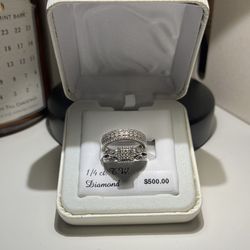 Beautiful Weading Rings Set . Paid $500 Asking $250 1/4 Diamond 