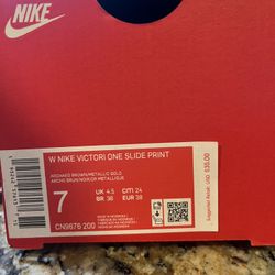 Women’s Nike Victori One Print Size 7 Brand New With Box
