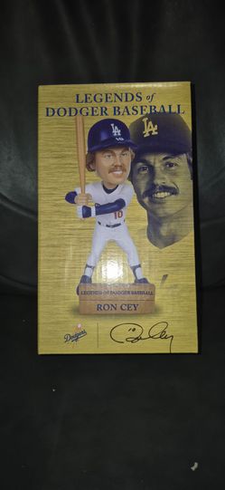 Statute of Ron Cey