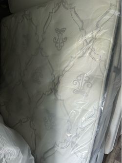 King Pillowtop Mattress 2yr used - great condition