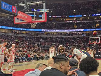 FLOOR SEATS - BULLS