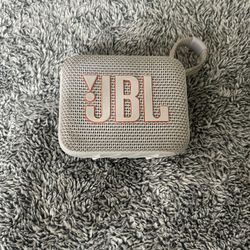Loud JBL GO 4
