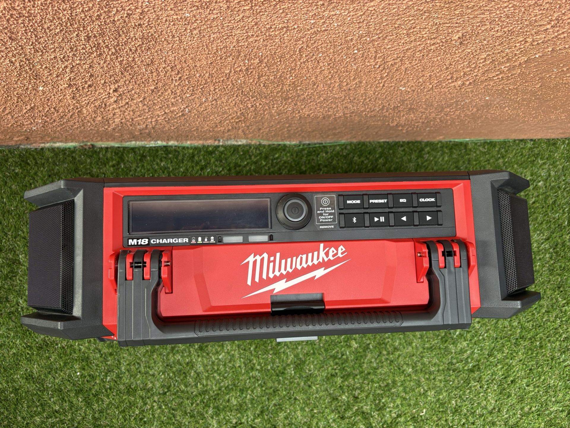 Milwaukee M18 Lithium-Ion Cordless PACKOUT Radio/Speaker with Built-In Charger