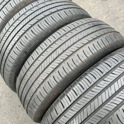 215 55 17 Tires Con 80% De Vida Las 4 De La Marca Kumho 