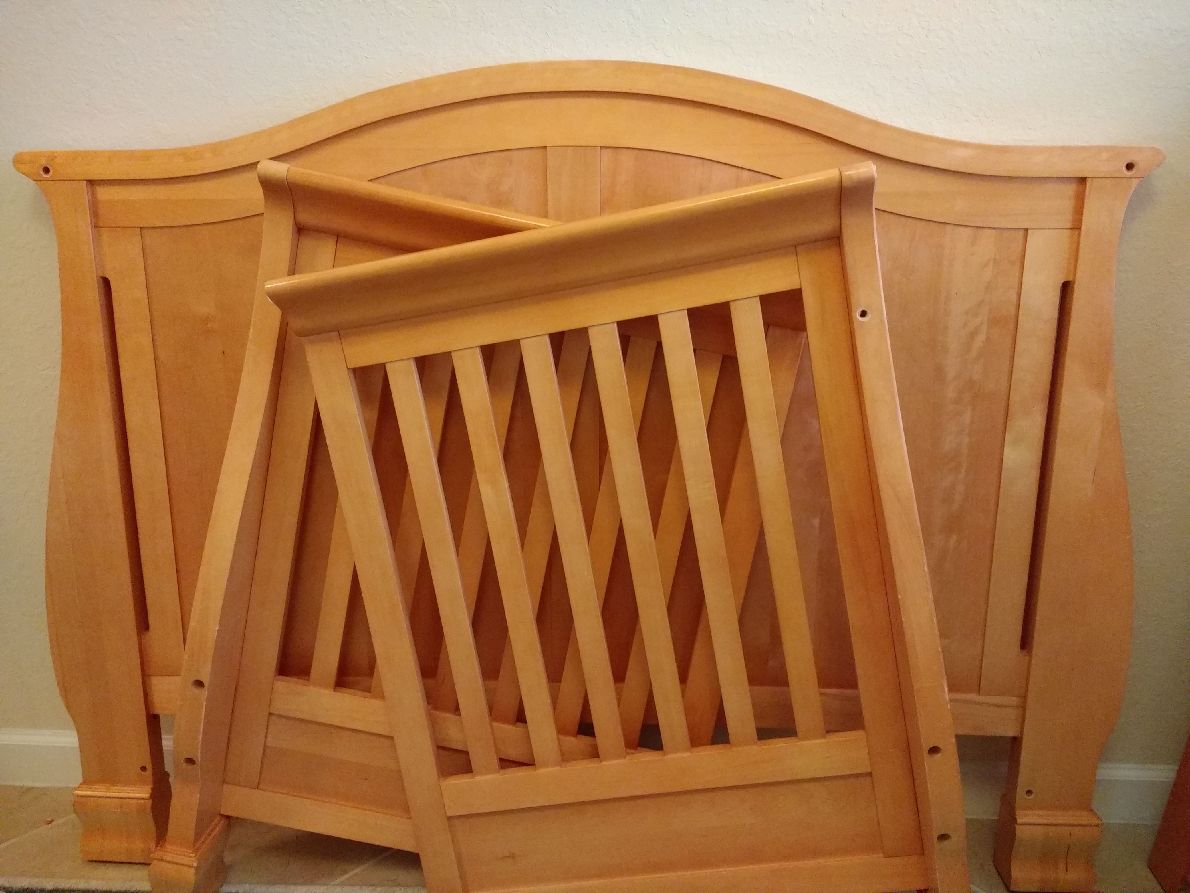 Jardine Madison Lifetime Convertible Crib (Natural)